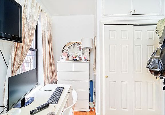 4th image of 172 Mulberry St APT 20
