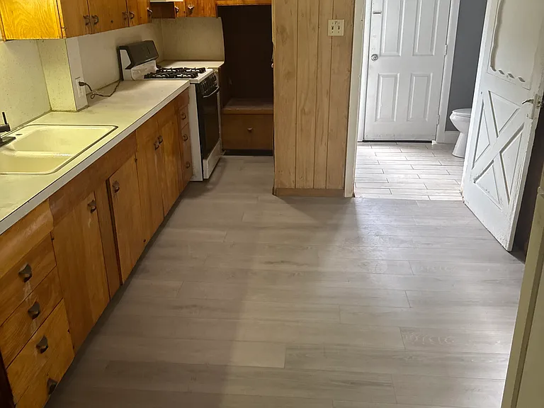 420 1/2 E Court St — Photo 2
