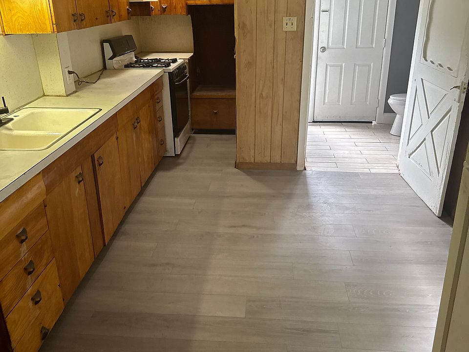 2nd image of 420 1/2 E Court St