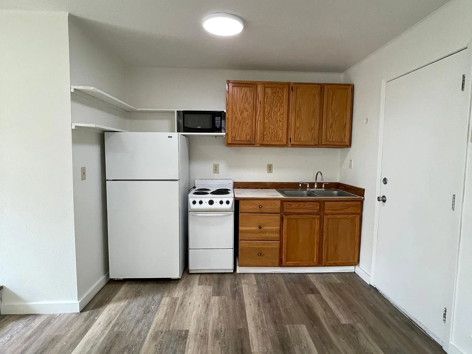 708 N Poplar St — Photo 3