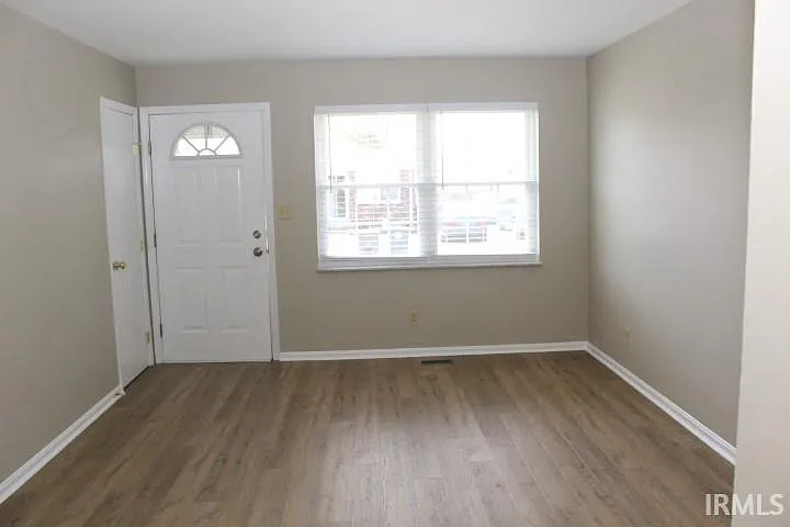 2555 Stanley Ct — Photo 2