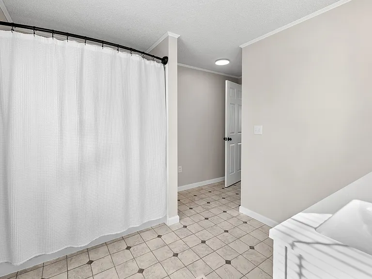 110 Couch St — Photo 16