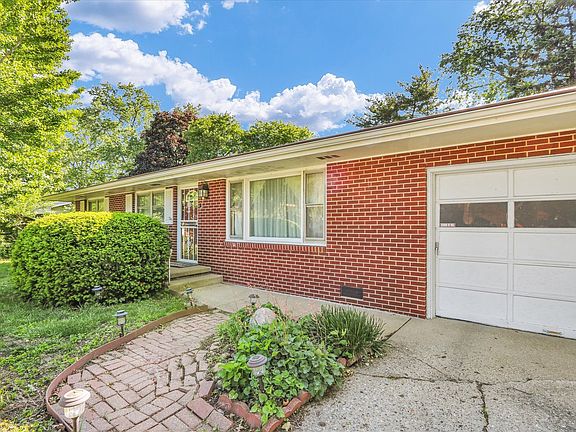 4th image of 2112 Campbell Dr