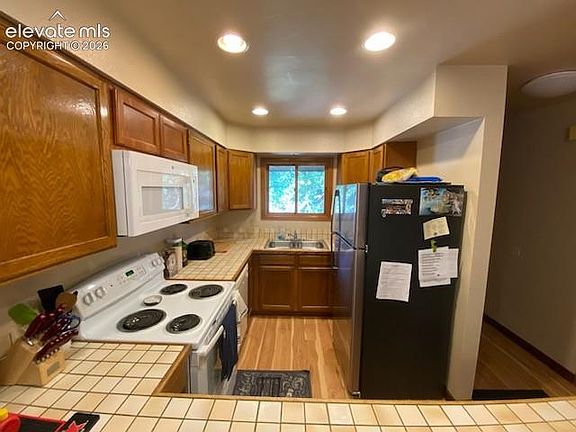 5th image of 2526 Plumtree Grv