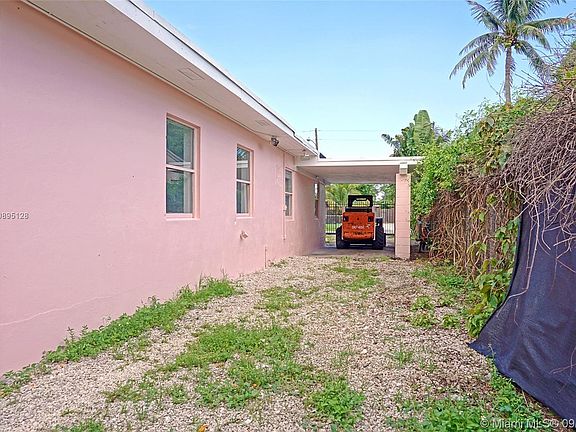 3rd image of 1131 NW 2nd Ave