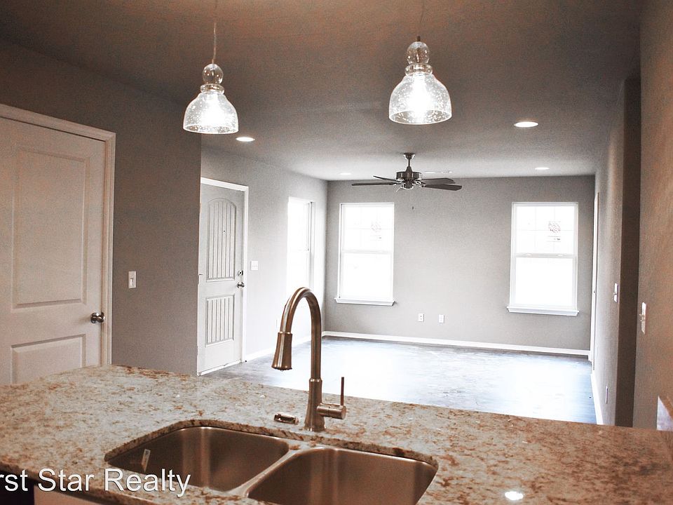 1st image of 810 Hindman Dr #1
