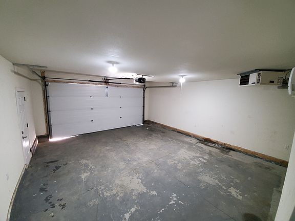 4th image of 8722 Willow Dr