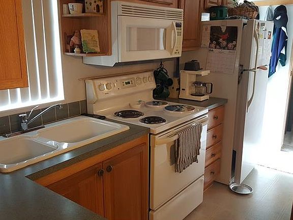 5th image of 230 Bainbridge Dr