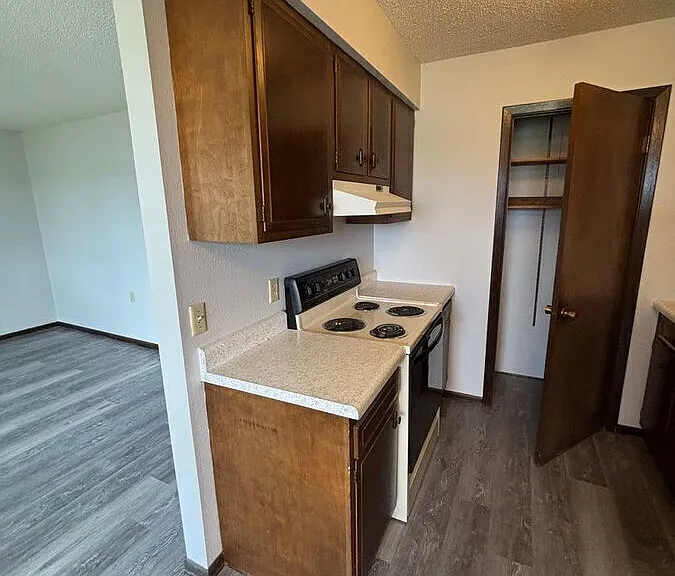 805 3rd Ave SW #5 — Photo 3