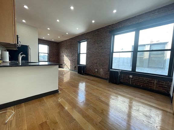 4th image of 3230 41st St #4