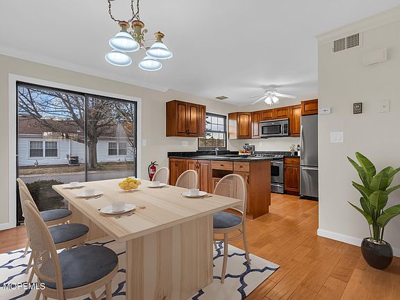 2nd image of 536 Warwick Court #B
