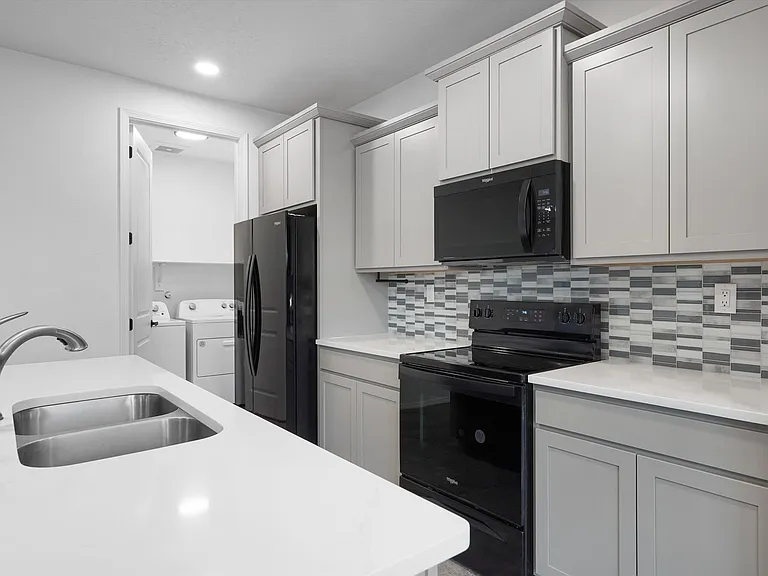 4017 Silver Springs Rd NE — Photo 10