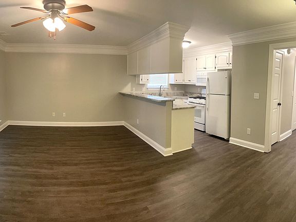 5th image of 383 Springview Ln
