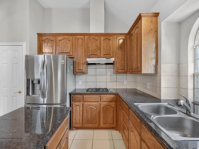 358 Fairlanding Ave — Photo 5