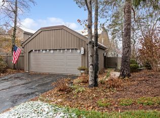 200 Old Barn Rd, Lake Barrington, IL 60010