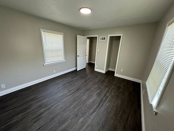 5th image of 270 S Lindsey St