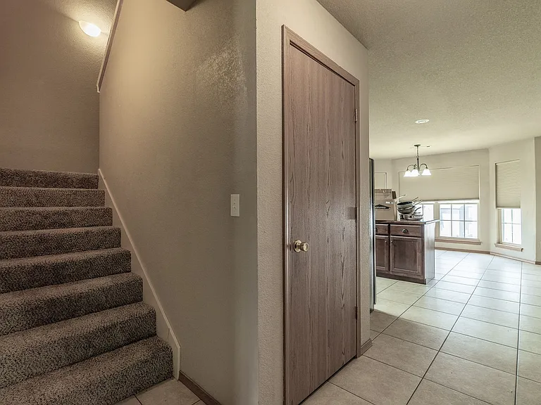 2933 W Scottswood Pl — Photo 5