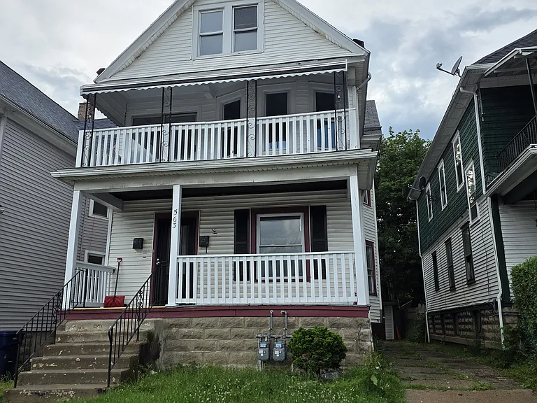 563 Humboldt Pkwy #1 — Photo 4