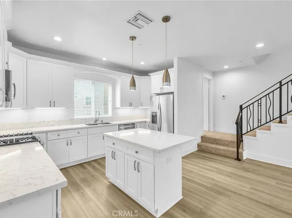 16861 Balboa Ln, Lake Balboa, CA 91406