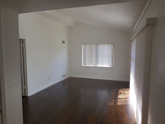 Living Room 12 x18'9"