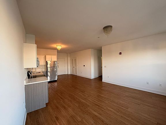 2nd image of 421 Bergen Ave #312E
