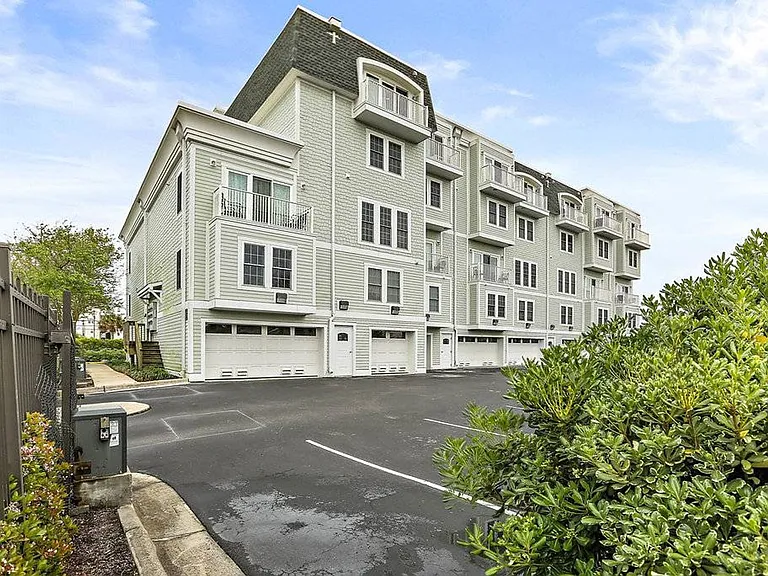 305 S Lake Park Blvd #106 — Photo 4