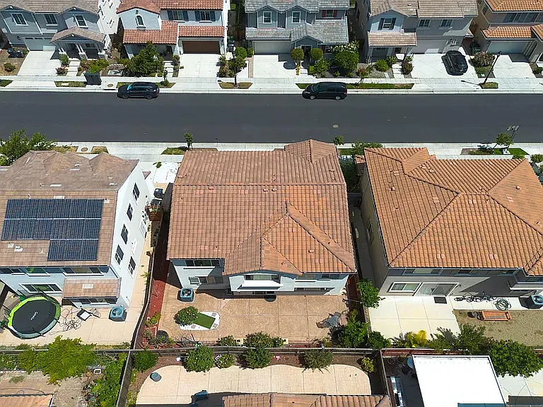 520 E Albertina Ave — Photo 41