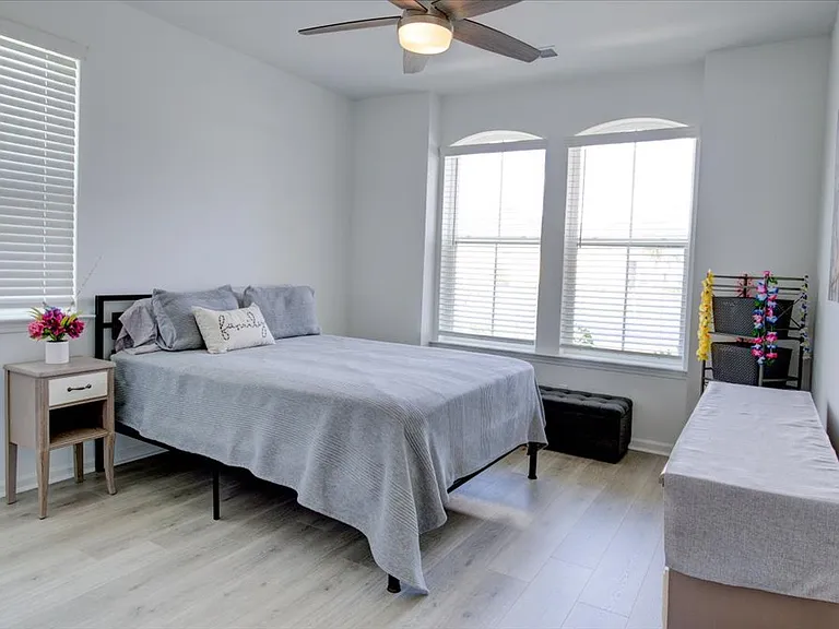125 Parrot Ave — Photo 16