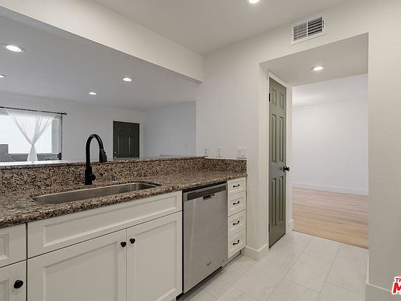 5th image of 3605 E Anaheim St Unit 311