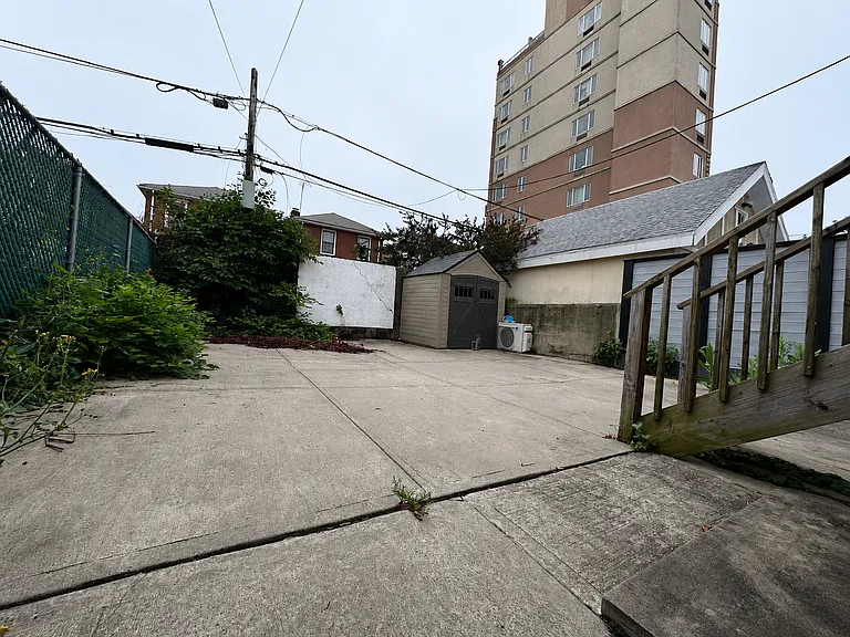 Brighton 6th St — Photo 10