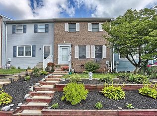 15 Mall Rd, Etters, PA 17319