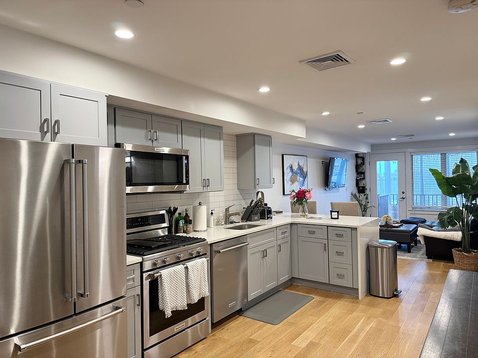 1st image of 265 Webster St APT 2