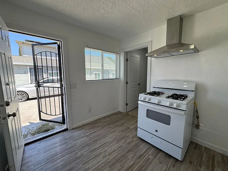 462 Delhi Ave #4 — Photo 12