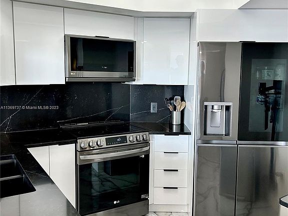 4th image of 1750 N Bayshore Dr APT 4302