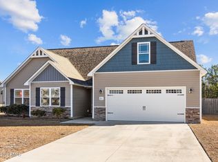 301 Arrington Ct, Hubert, NC 28539