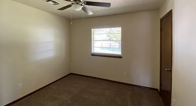 5709 NW Briarwood Dr — Photo 10