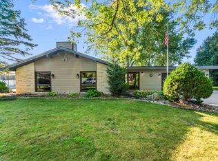 W279S8820 Lookout Ln, Mukwonago, WI 53149