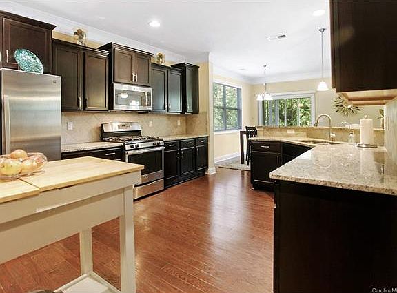 3rd image of 607 Cedar Trace Dr