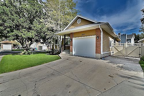 2nd image of 3041 W Green Acre Dr