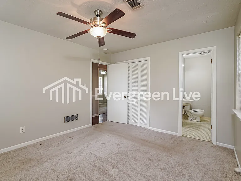 524 Sandy St — Photo 9