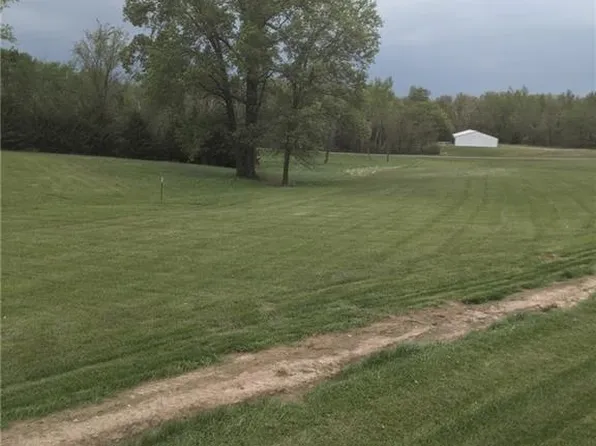 Lake Dr, Keytesville, MO 65261