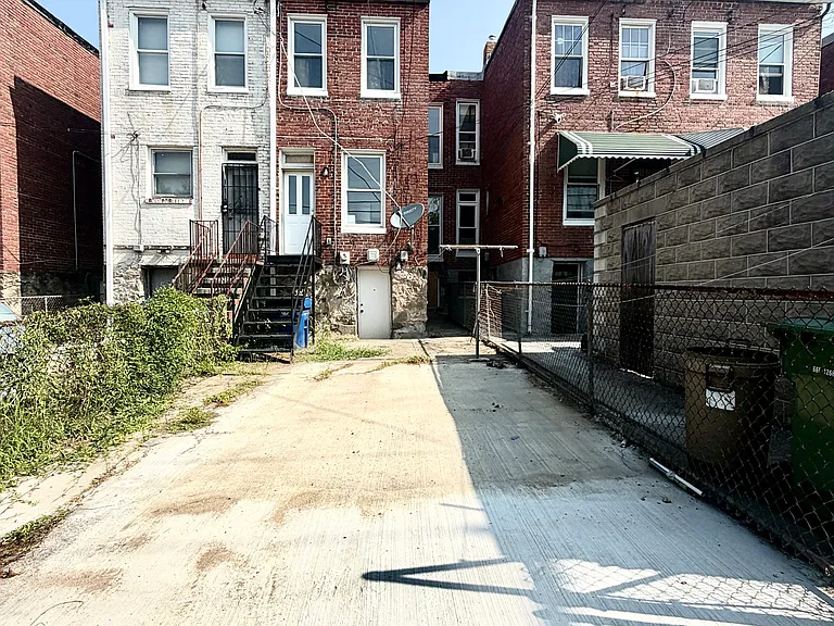 2525 W Lafayette Ave — Photo 25