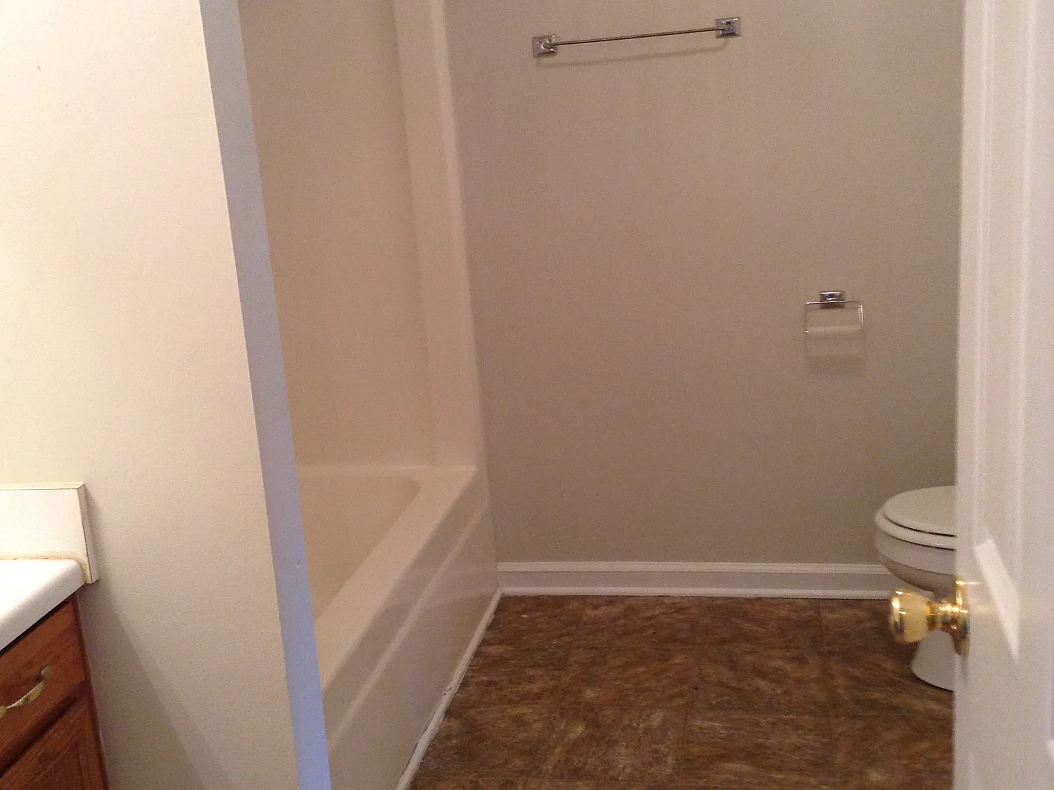 2 bed, 1.5 bath, $1,083 — Photo 4
