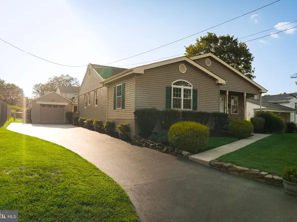 8 McCarthy Ave, Hulmeville, PA 19047