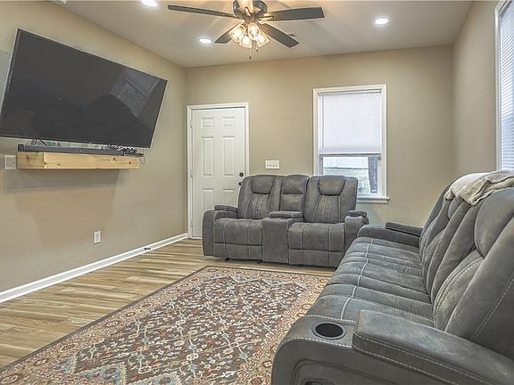 3rd image of 401 Darneal Ave