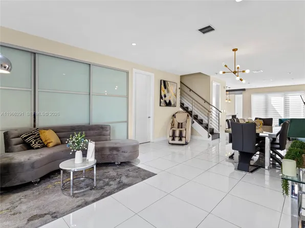 6420 NW 105th Pl, Doral, FL 33178