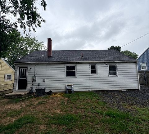 4th image of 25 Richard Rd