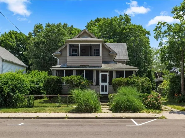 70 Narragansett Ave, Narragansett, RI 02882