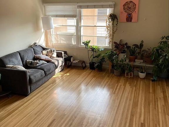 3rd image of 1090 Elkgrove Ave