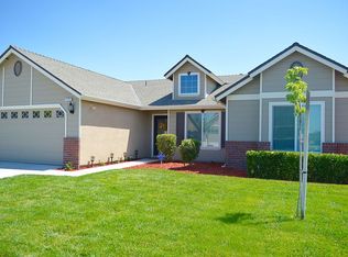 1127 Tranquility Cir, Lemoore, CA 93245